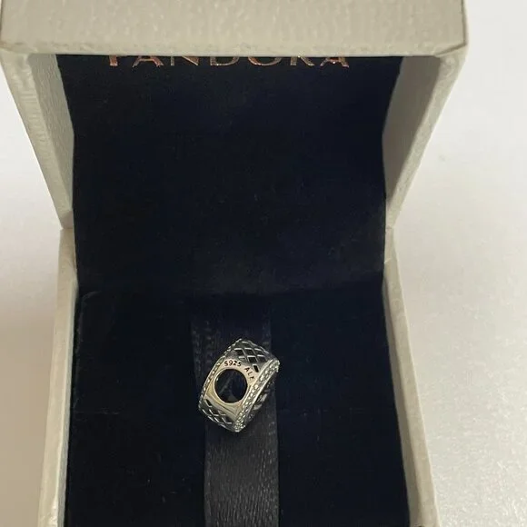 Disney x Pandora Walt Disney Studios Park Charm - Picture 4 of 5